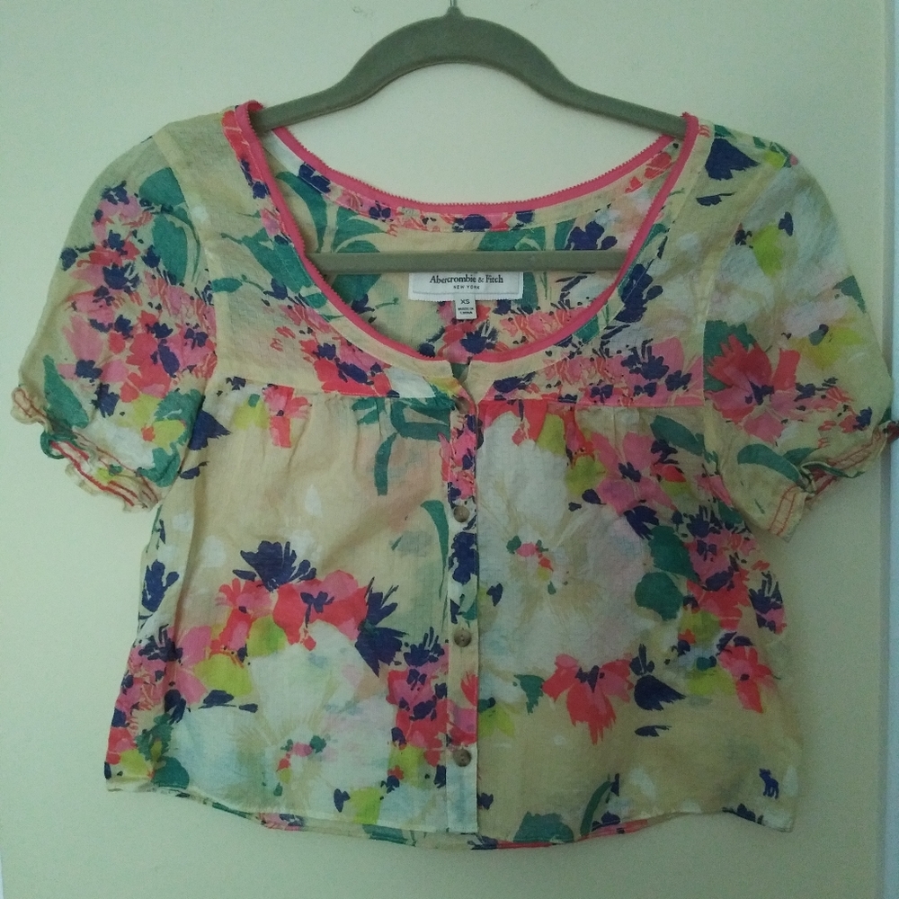 Abercrombie cropped short sleeve blouse XS